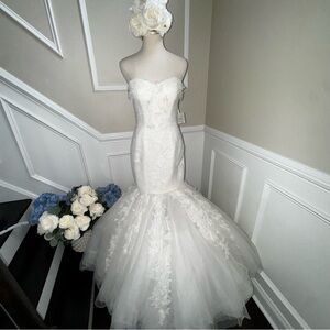 Pronovias Ivory Strapless Mermaid Wedding Dress with Lace